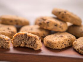 biscotti senza glutine al cioccolato e cocco per uno snack tropicale e goloso