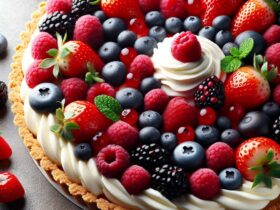 torta senza glutine ai frutti di bosco e crema chantilly per occasioni festive