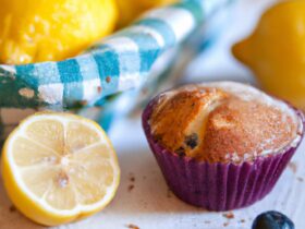 muffin senza glutine ai mirtilli e limone per una colazione dolce e rinfrescante