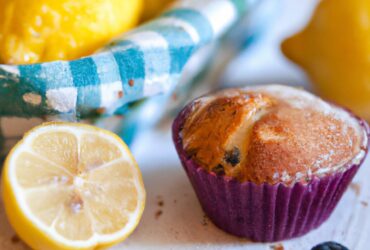 muffin senza glutine ai mirtilli e limone per una colazione dolce e rinfrescante