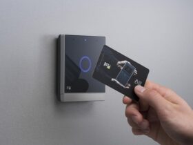 Implementazione di sistemi di tracciamento RFID per la gestione degli inventari.