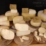 Esplora il mondo dei formaggi artigianali
