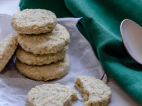 biscotti senza glutine al burro di cocco e vaniglia per uno snack dolce e tropicale