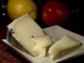 Produzione di pecorino con metodi artigianali