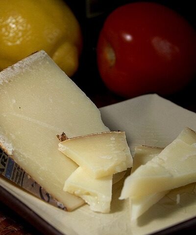 Produzione artigianale di pecorino senza conservanti