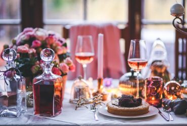 Come scegliere il vino per una cena estiva elegante