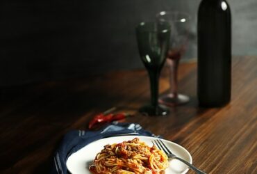 Come scegliere il vino per un pranzo di Natale elegante